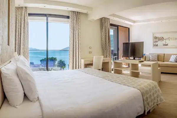 Palmon Bay Hotel & Spa joogamatkan majoitus Adrianmeren rannalla